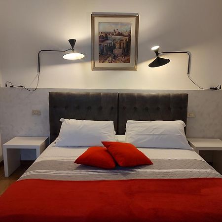 Verona Relax & Stay Rooms Bagian luar foto