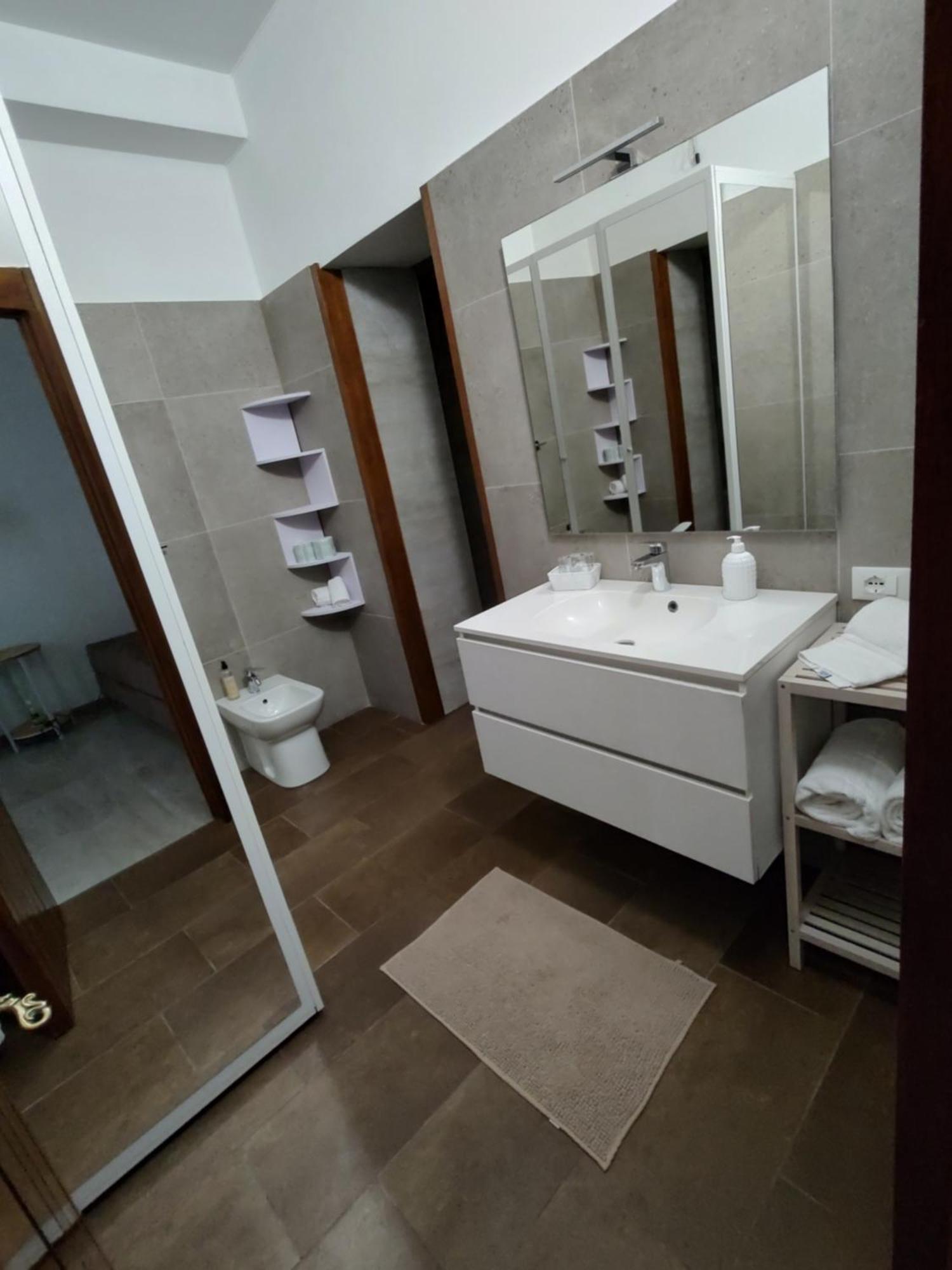 Verona Relax & Stay Rooms Bagian luar foto