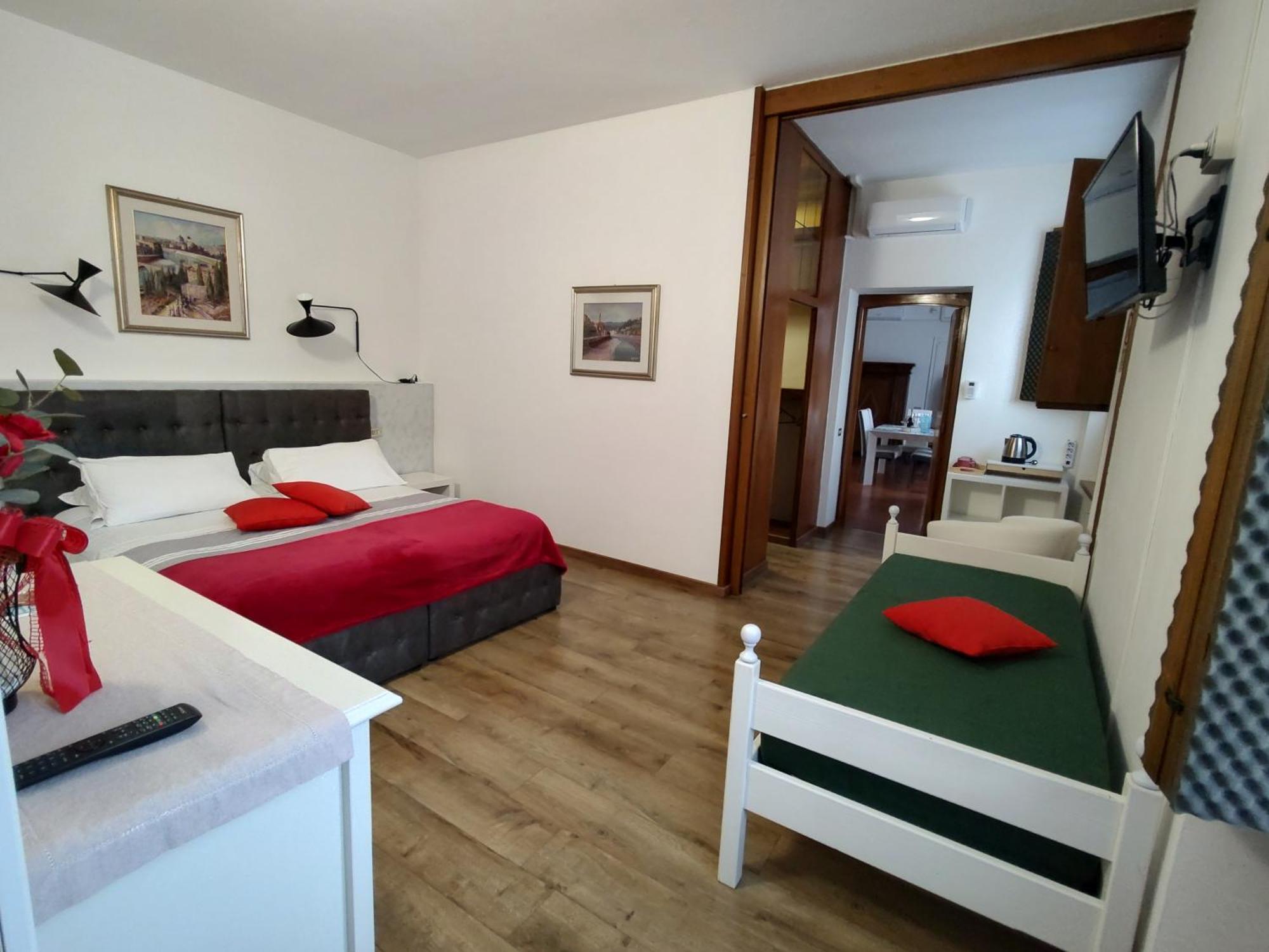Verona Relax & Stay Rooms Bagian luar foto
